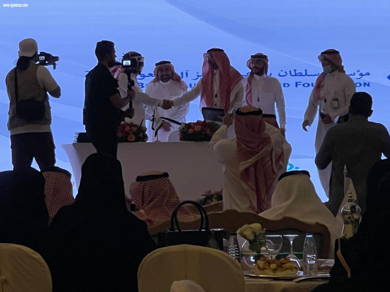 برعاية صاحب السمو الملكي الأمير خالد الفيصل اليوم و غداً اللقاء الثاني للجنة المسؤولية الاجتماعية   