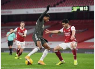 ارسنال يتربع على الصدارة أمام مانشستر يونايتد   